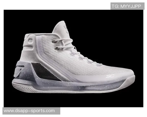 库里分享球鞋广告拍摄趣事并为新款球鞋热情打Call